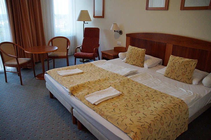 double-bed-hotel-room-bed-preview.jpg